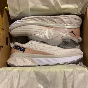 Hoka One One Women’s Arahi 4